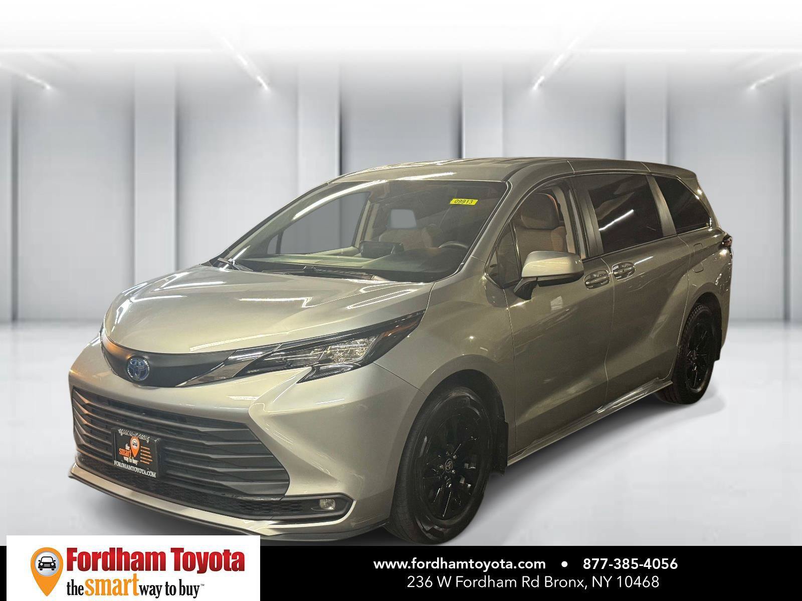 Used 2021 Toyota Sienna LE FWD image 4