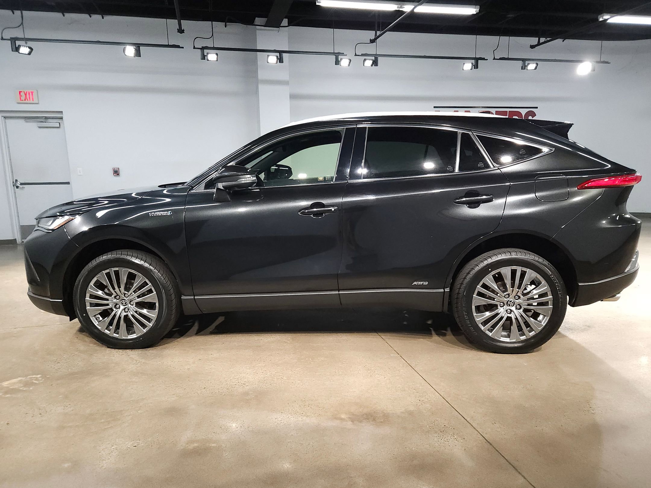 Used 2021 Toyota Venza Limited AWD/4WD image 4