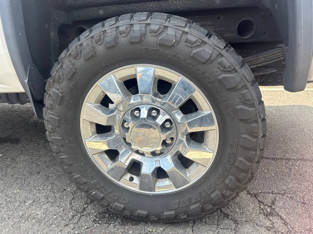 Used 2018 GMC Sierra 2500 Denali w/ Duramax Plus Package AWD/4WD image 17