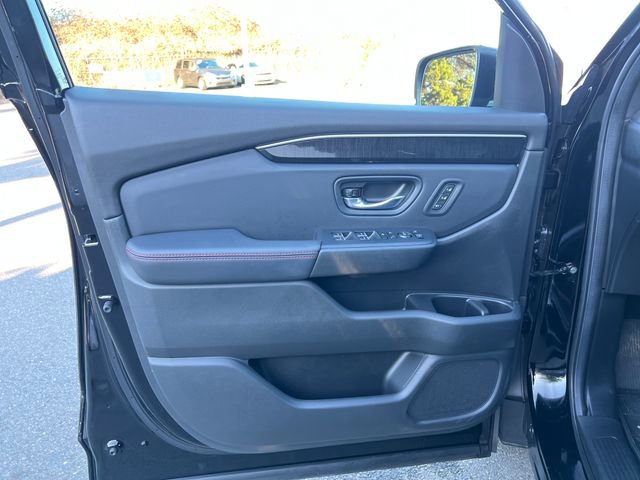 Certified 2025 Honda Pilot Black Edition image 19