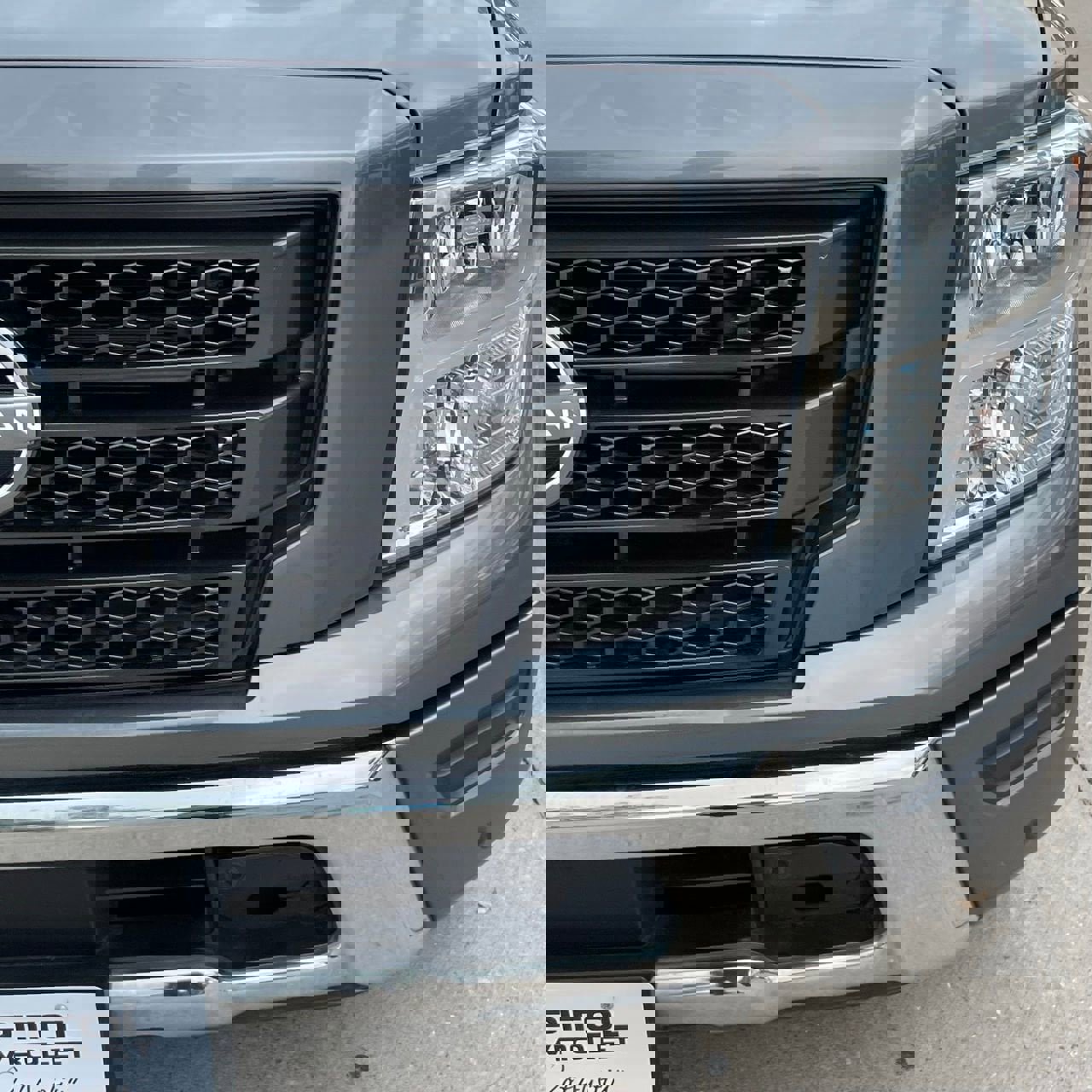 Used 2024 Nissan Titan SV w/ SV Convenience Package image 8