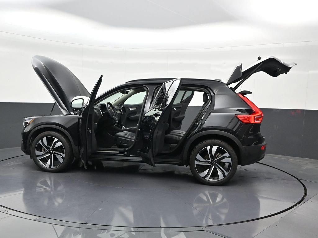Used 2023 Volvo XC40 B4 Ultimate image 33