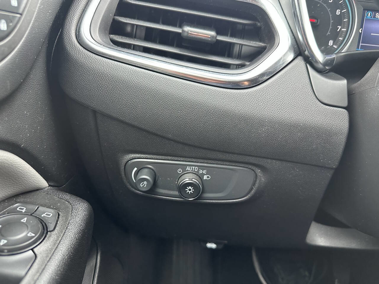 Used 2024 Chevrolet Equinox LS w/ LS Convenience Package image 19