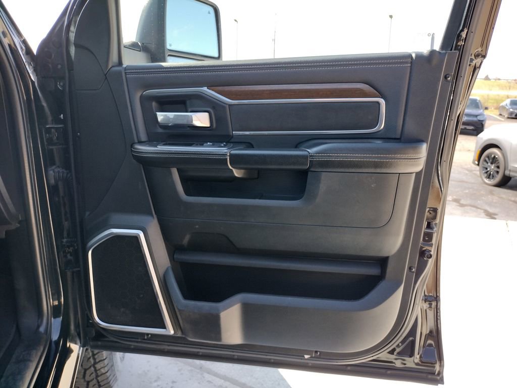 Used 2024 RAM 2500 Laramie AWD/4WD image 31