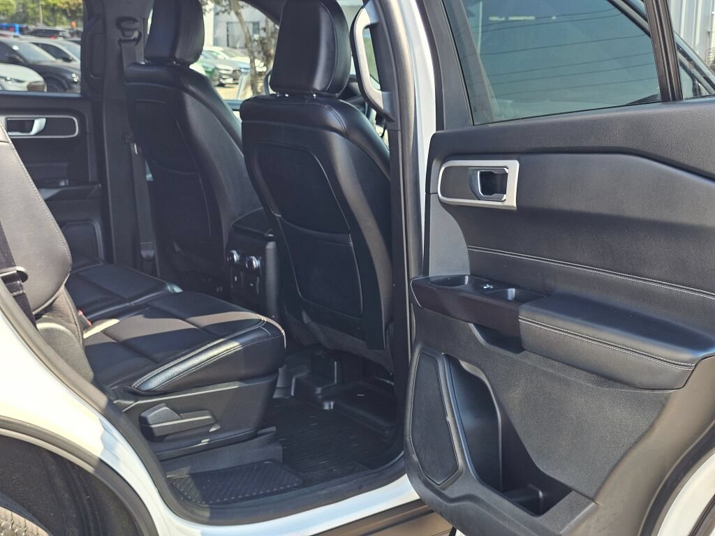 Used 2020 Ford Explorer XLT w/ Equipment Group 202A AWD/4WD image 15