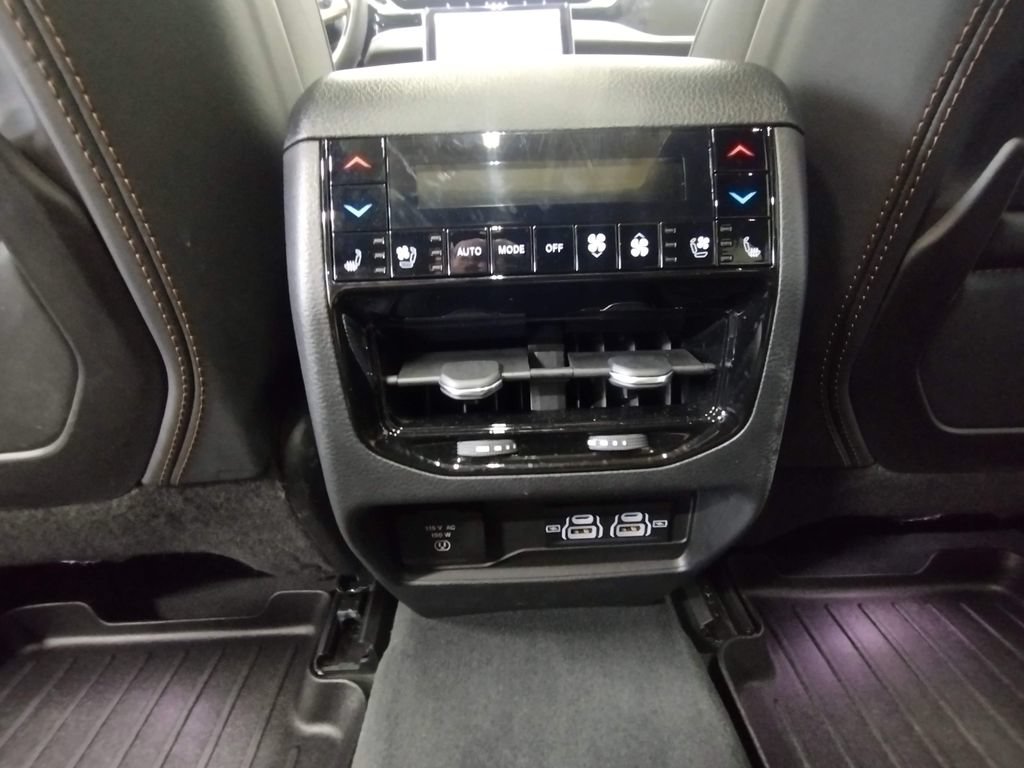 Used 2023 Jeep Grand Cherokee Summit AWD/4WD image 43