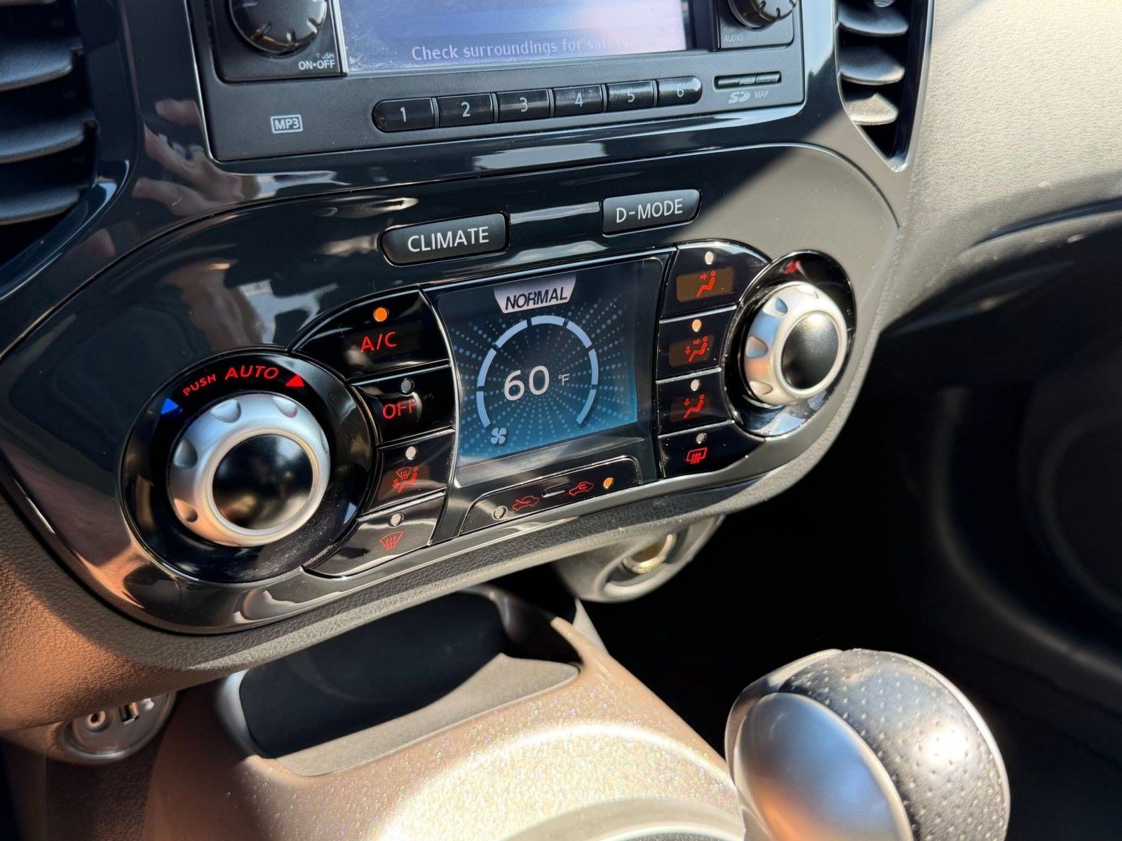 Used 2011 Nissan Juke SL FWD image 28