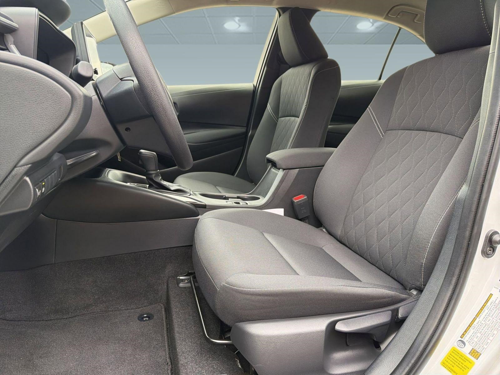 Used 2026 Toyota Corolla LE FWD image 5