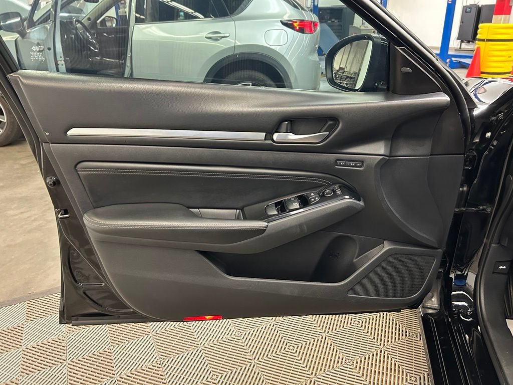 Used 2020 Nissan Altima 2.5 Platinum FWD image 17
