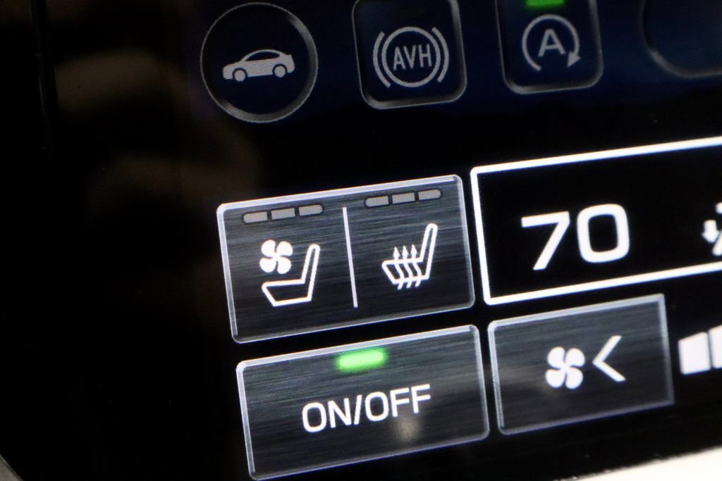 Used 2023 Subaru Outback Touring XT AWD/4WD image 5