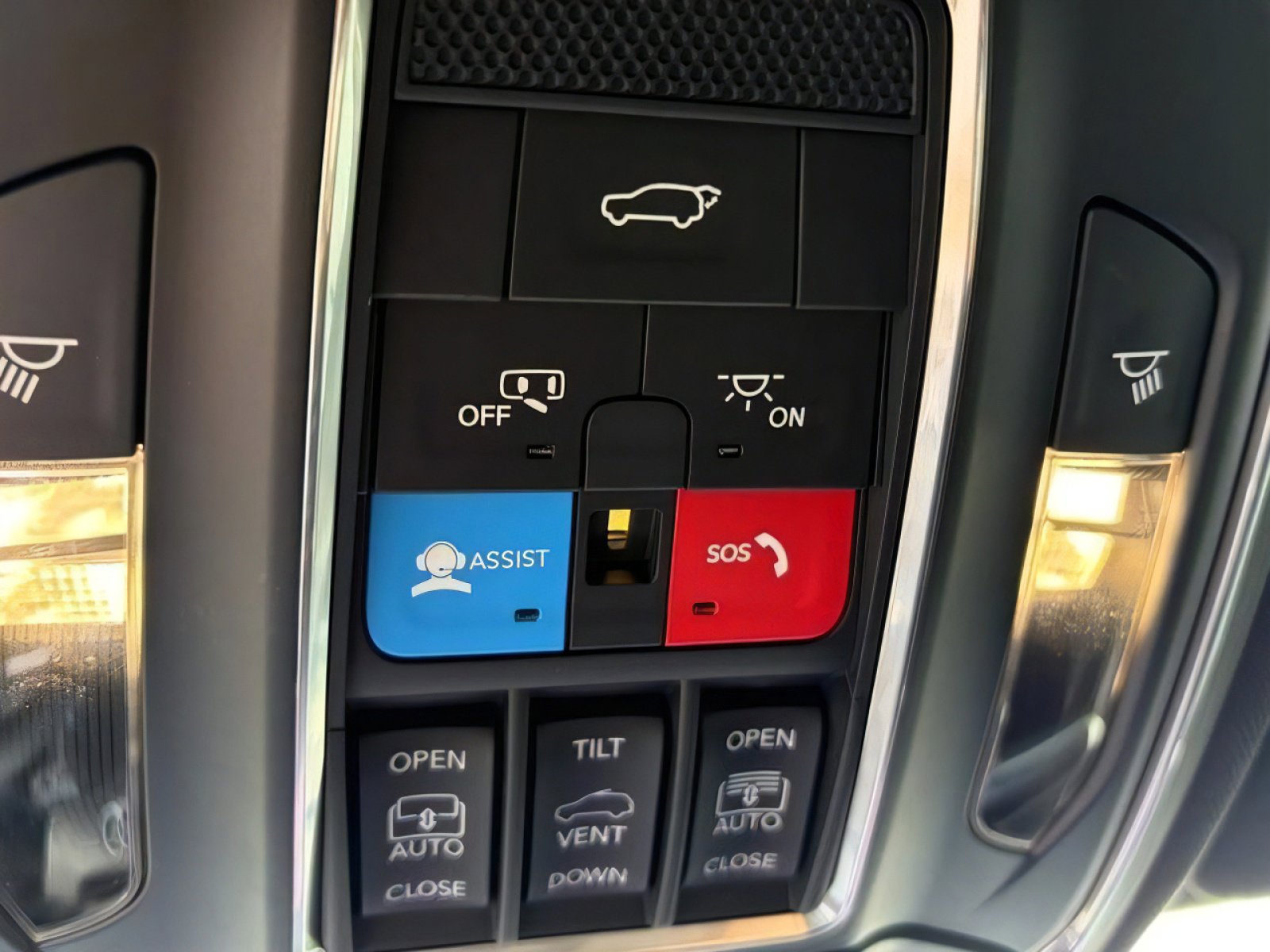 Used 2025 Jeep Grand Cherokee Limited w/ Luxury Tech Group II RWD image 29
