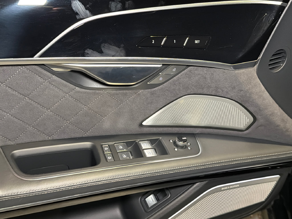 Used 2024 Audi S8 AWD/4WD image 17