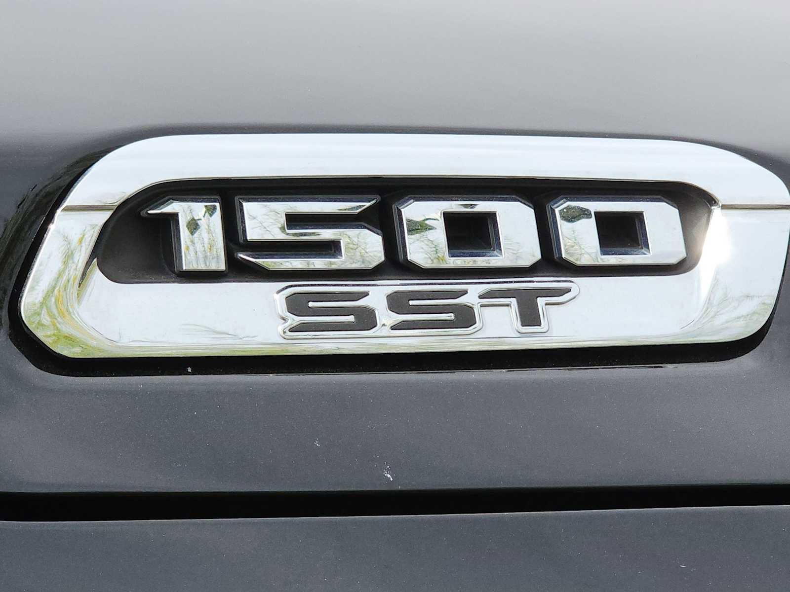 Used 2025 RAM 1500 Laramie image 11