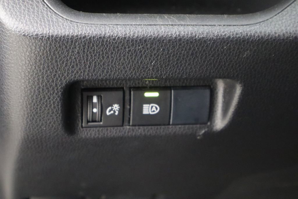 Used 2019 Toyota RAV4 LE FWD image 20