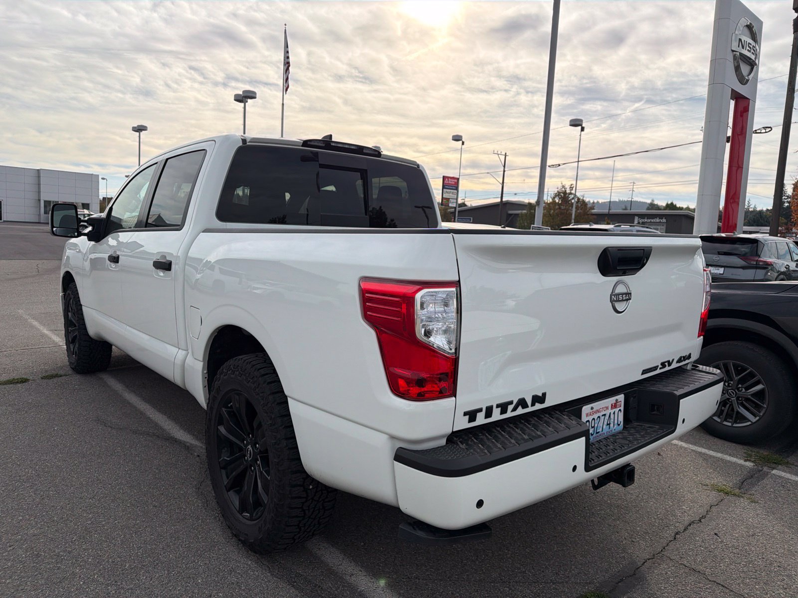 Used 2023 Nissan Titan SV w/ SV Convenience Package AWD/4WD image 7