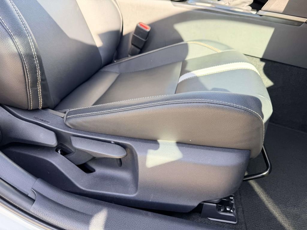 Used 2025 Toyota Camry SE image 12