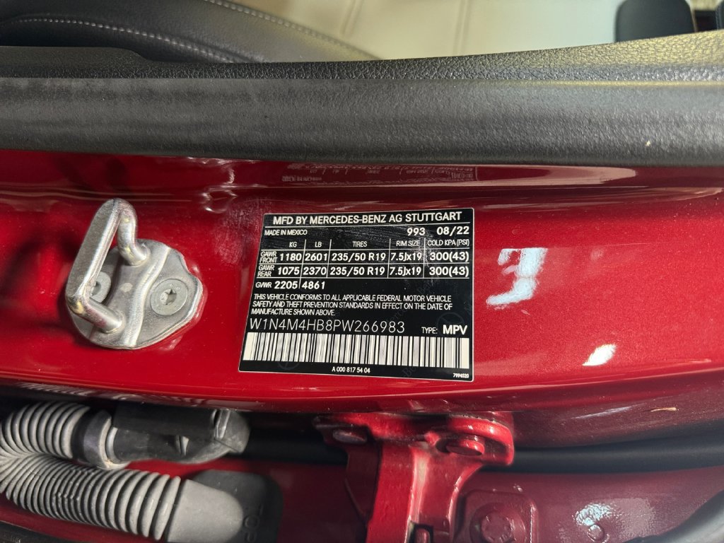 Used 2023 Mercedes-Benz GLB 250 4MATIC image 32