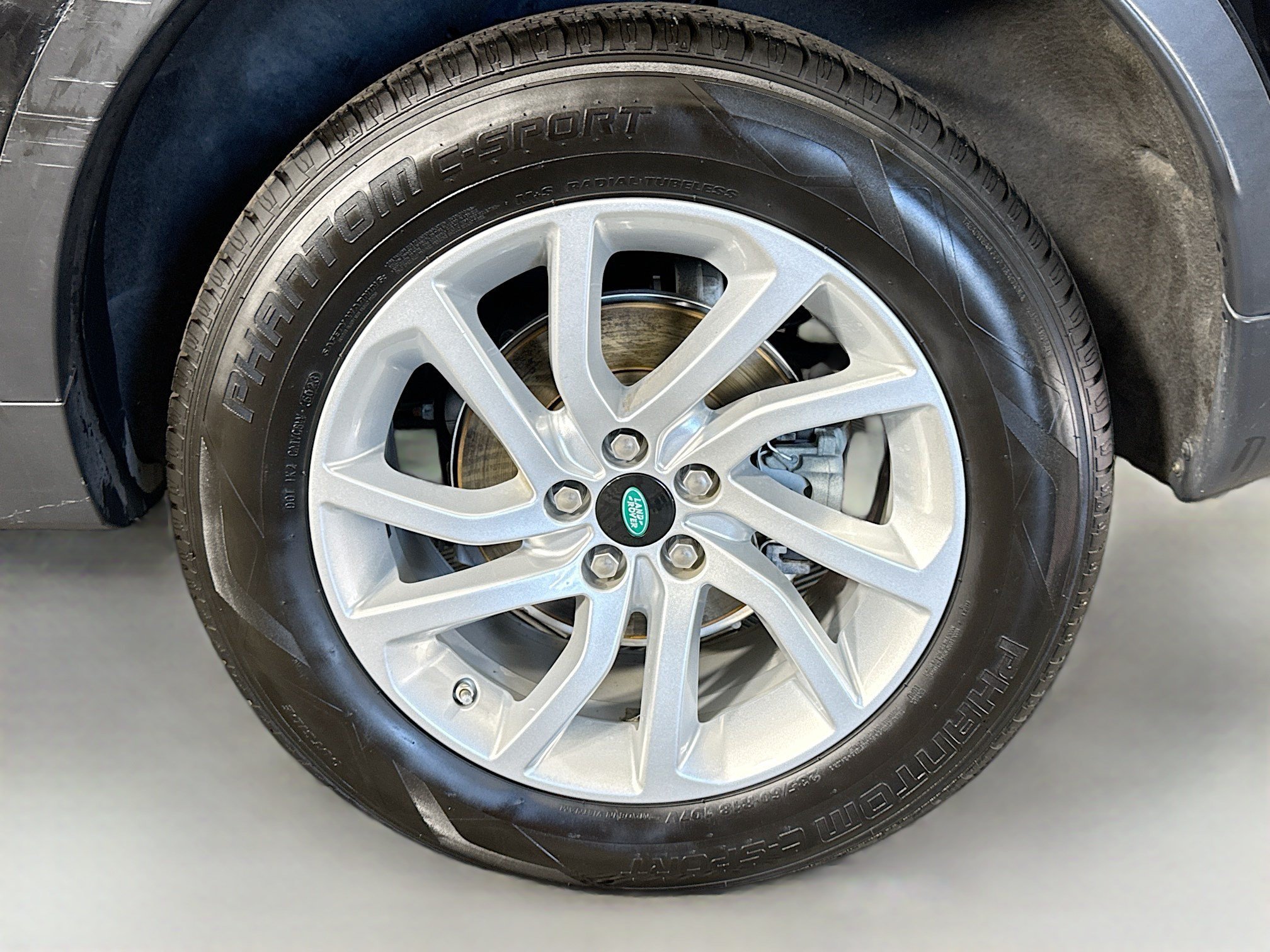 Used 2019 Land Rover Discovery Sport HSE AWD/4WD image 36