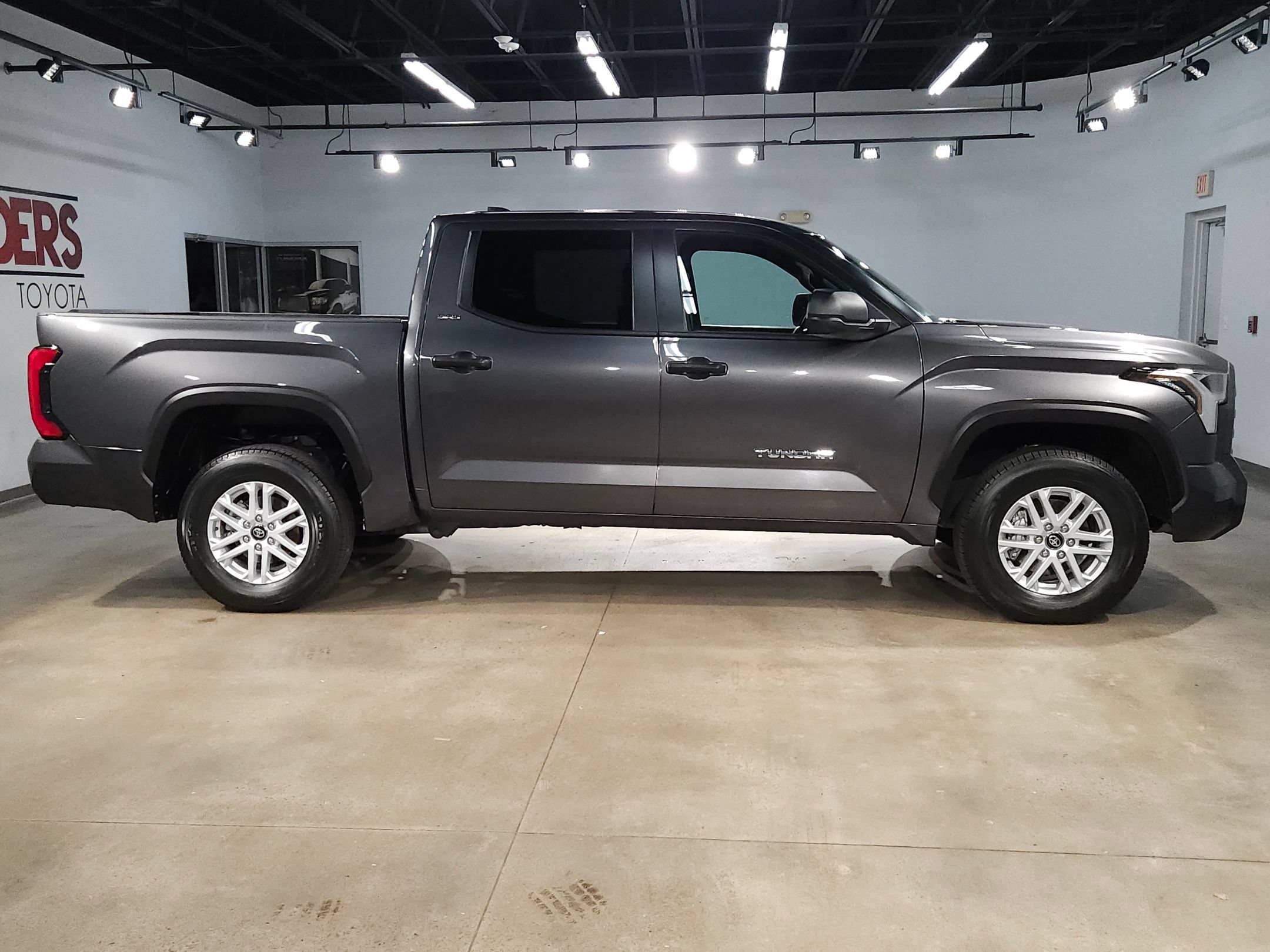 Used 2025 Toyota Tundra SR5 AWD/4WD image 8