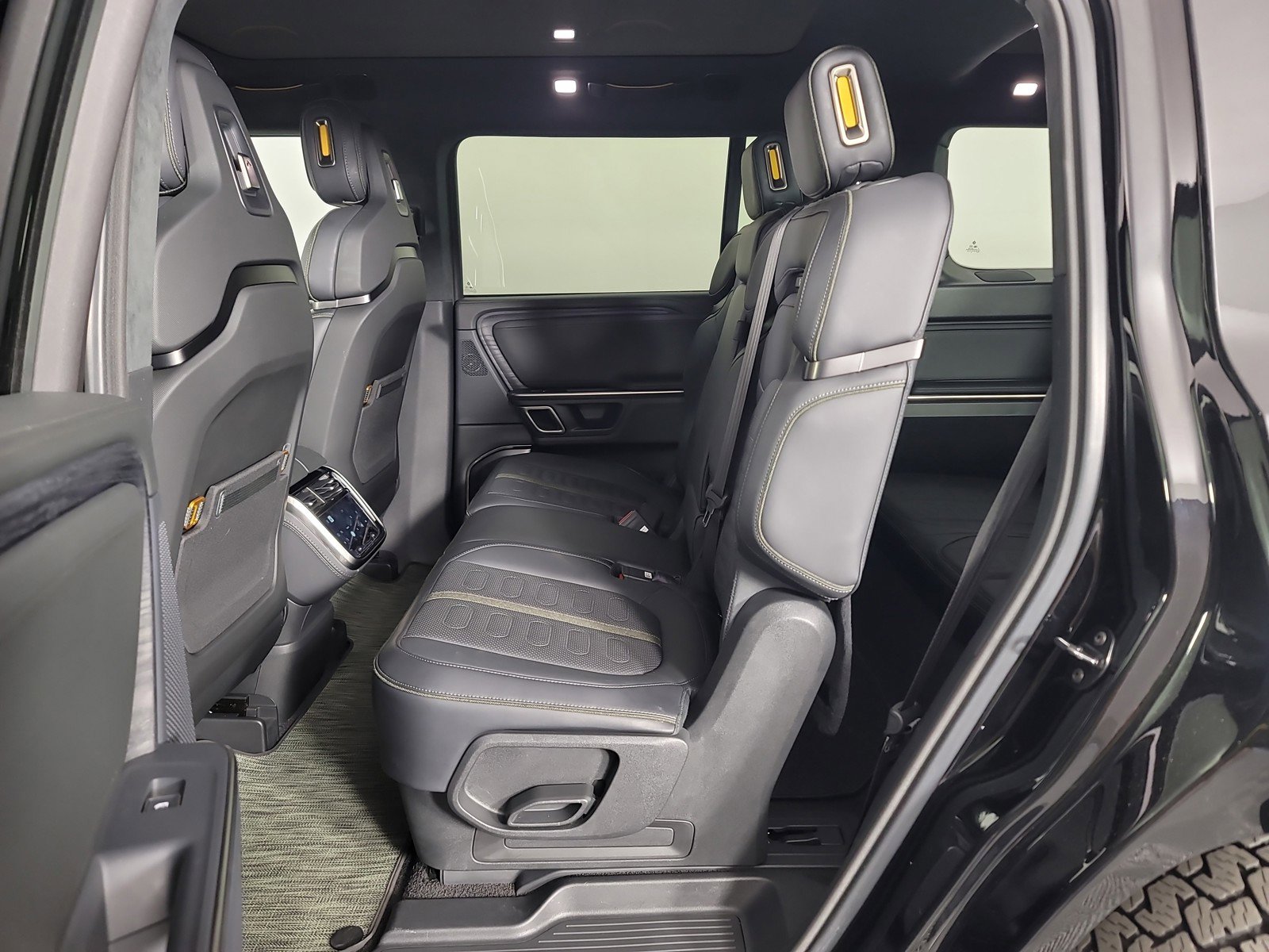 Used 2024 Rivian R1S Adventure image 21