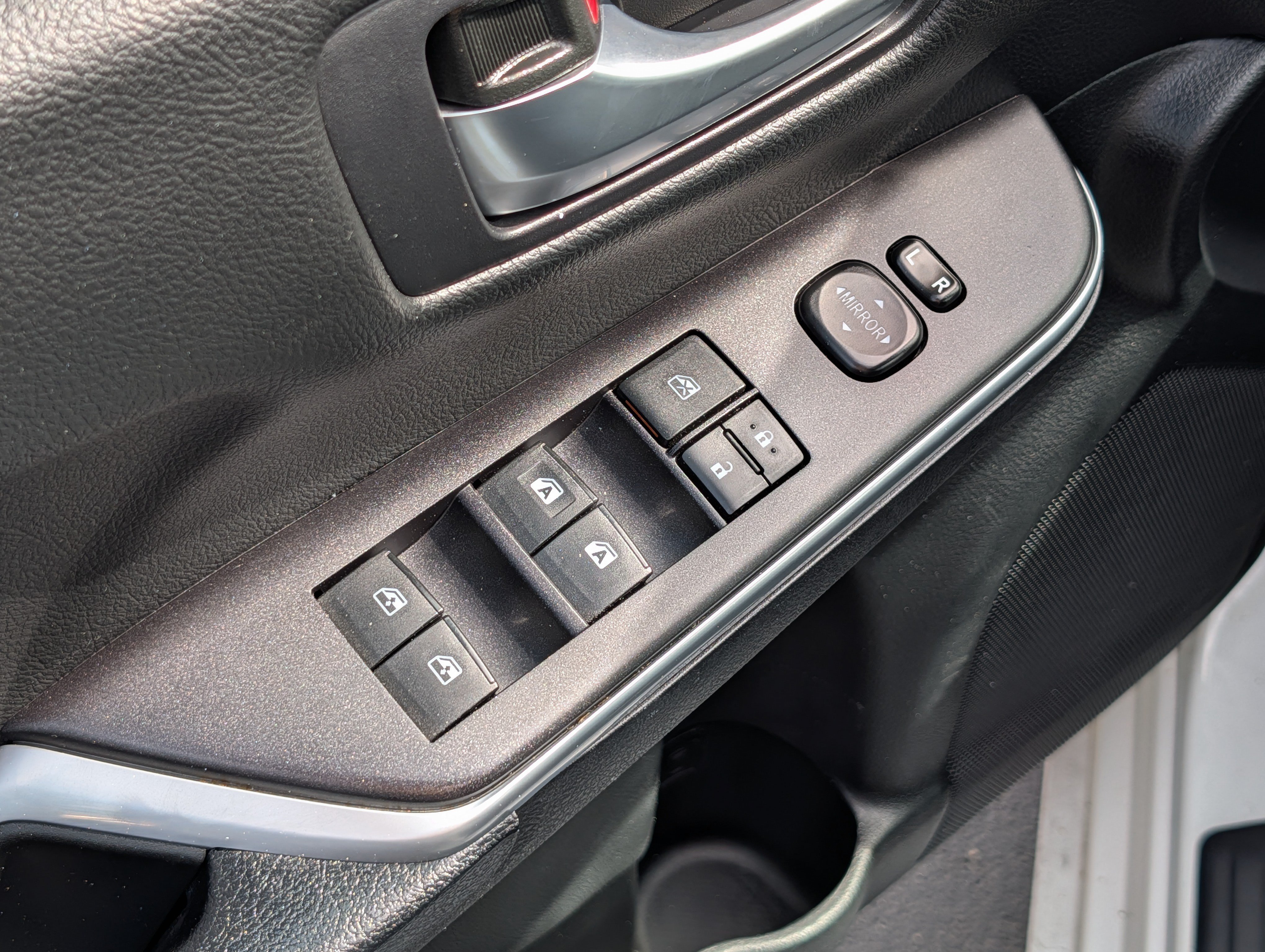 Used 2015 Toyota Camry SE FWD image 19