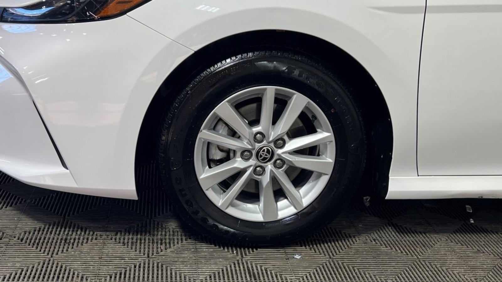 Used 2025 Toyota Camry LE image 12