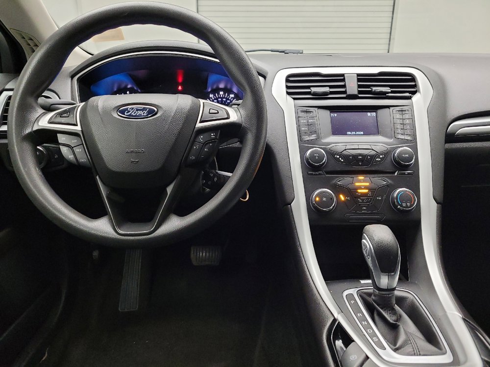 Used 2015 Ford Fusion SE FWD image 22