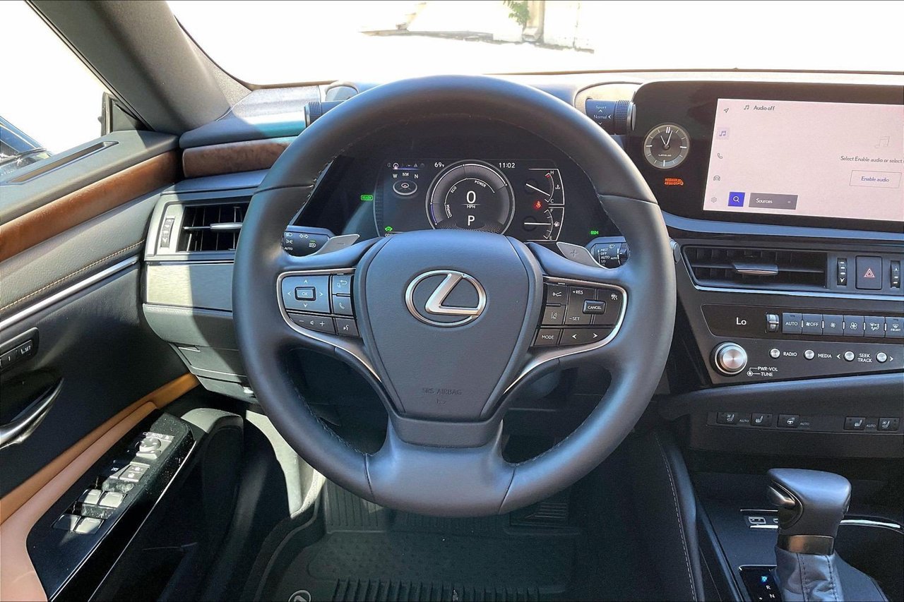 Used 2025 Lexus ES 300h w/ Premium Package FWD image 9