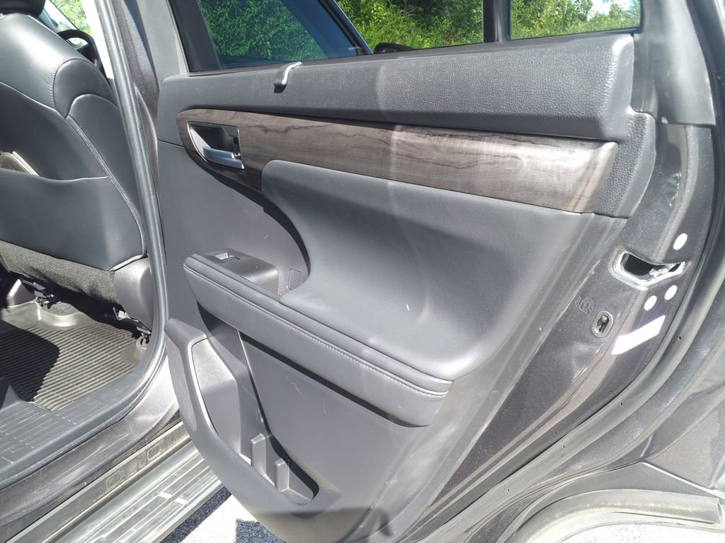 Used 2023 Toyota Highlander Limited FWD image 13