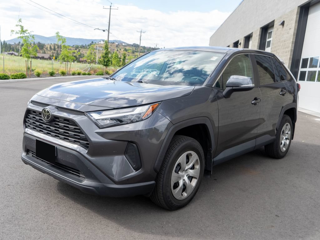 Used 2023 Toyota RAV4 LE AWD/4WD image 3