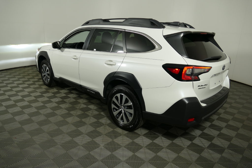 Used 2024 Subaru Outback Premium AWD/4WD image 5