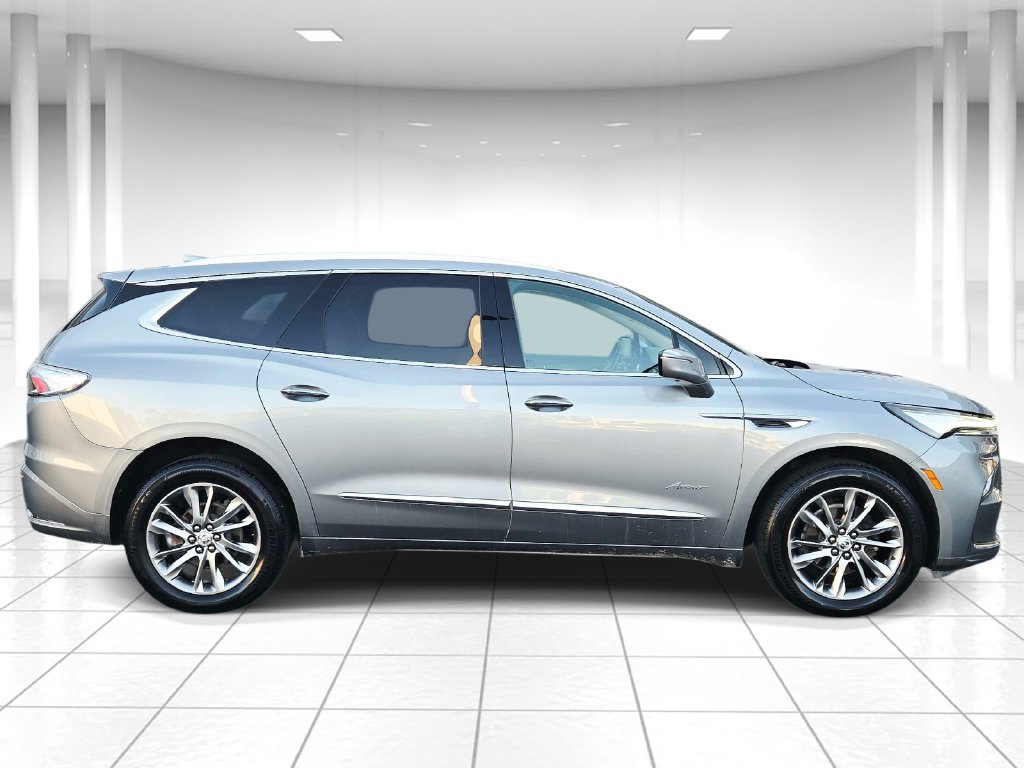 Used 2023 Buick Enclave Avenir w/ Avenir Technology Package AWD/4WD image 2