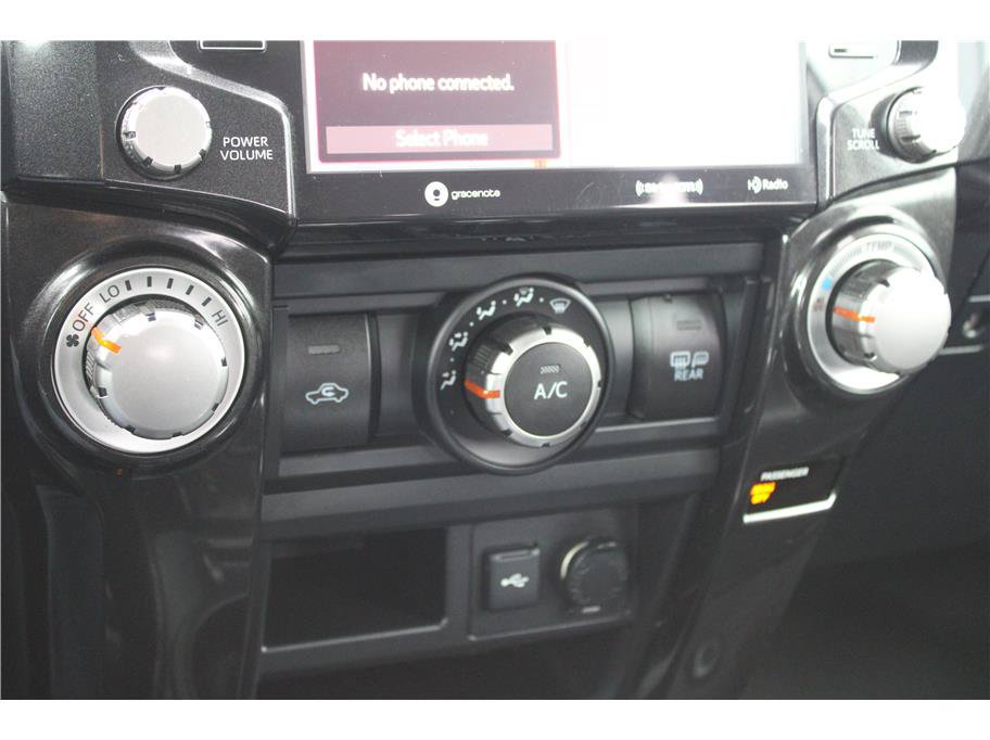 Used 2020 Toyota 4Runner TRD Off-Road Premium w/ Moonroof Package AWD/4WD image 30