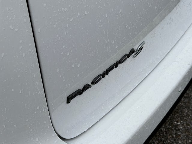 Used 2026 Chrysler Pacifica Limited w/ S Appearance Package FWD image 8