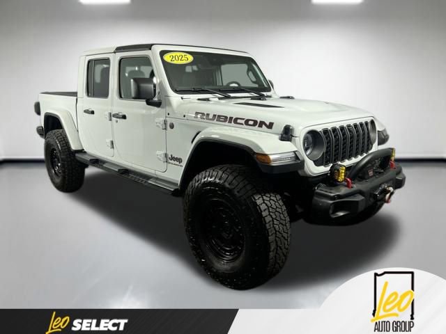 Used 2025 Jeep Gladiator Rubicon AWD/4WD image 2