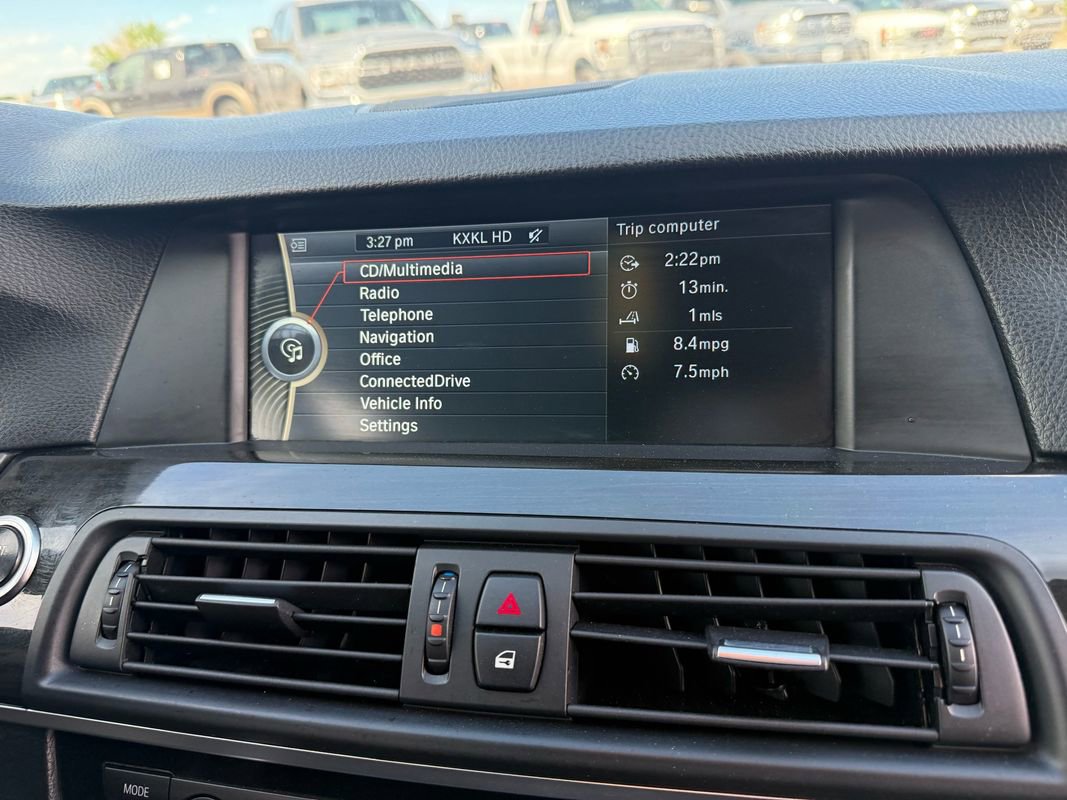 Used 2012 BMW 550i xDrive Sedan image 18