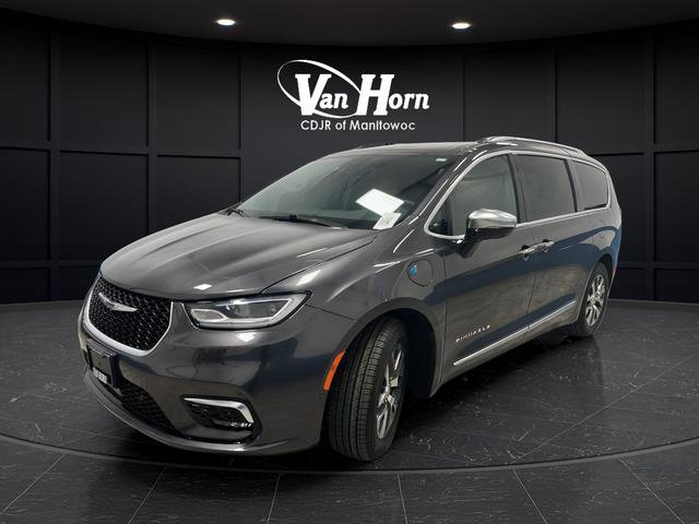 Used 2023 Chrysler Pacifica Pinnacle FWD image 3