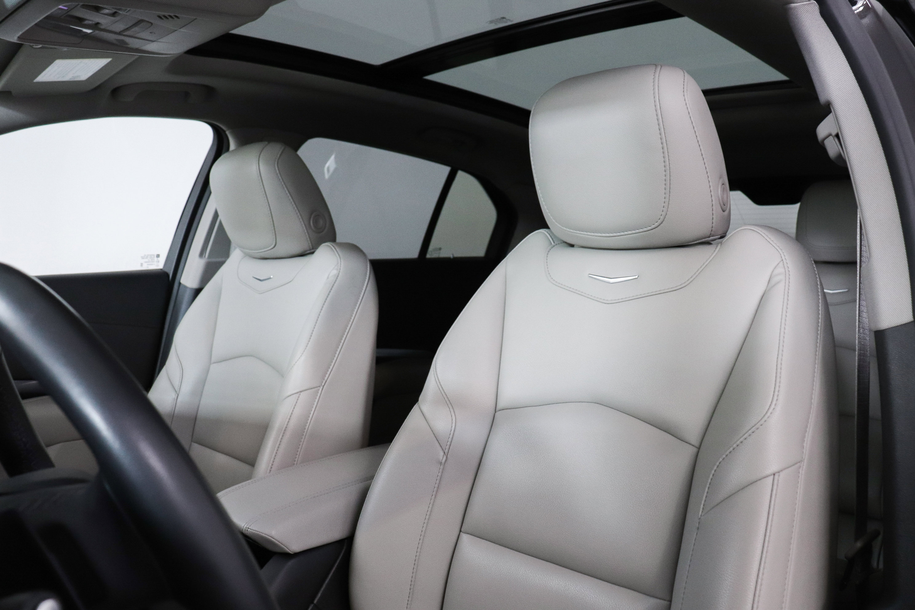 Used 2023 Cadillac XT4 Luxury image 14