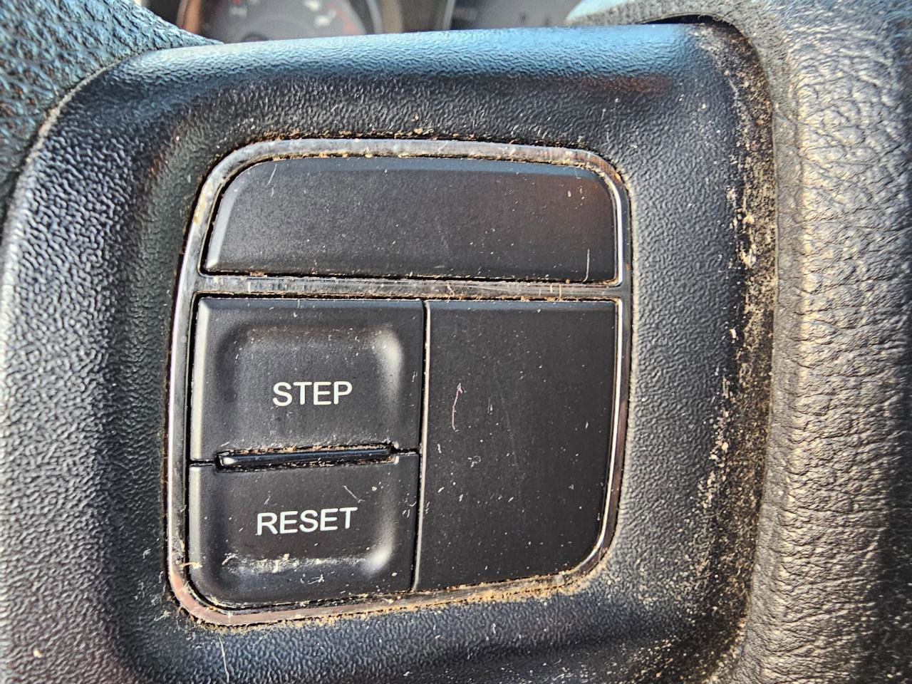 Used 2013 Dodge Avenger SE image 43