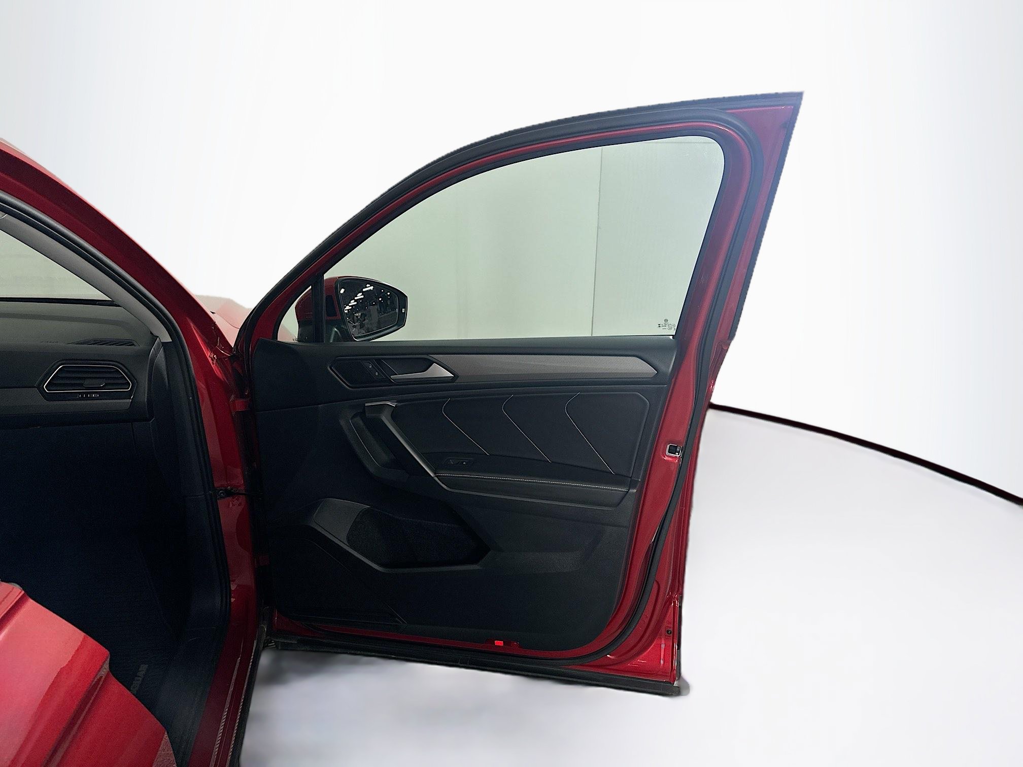 Used 2024 Volkswagen Tiguan SE w/ Panoramic Sunroof Package AWD/4WD image 32