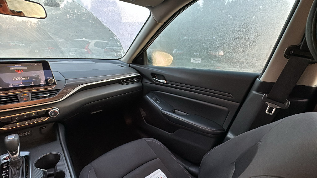 Used 2025 Nissan Altima 2.5 SV FWD image 34