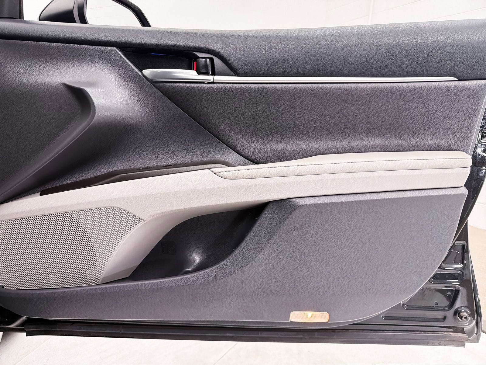 Used 2021 Toyota Camry XSE w/ Navigation Package FWD image 30