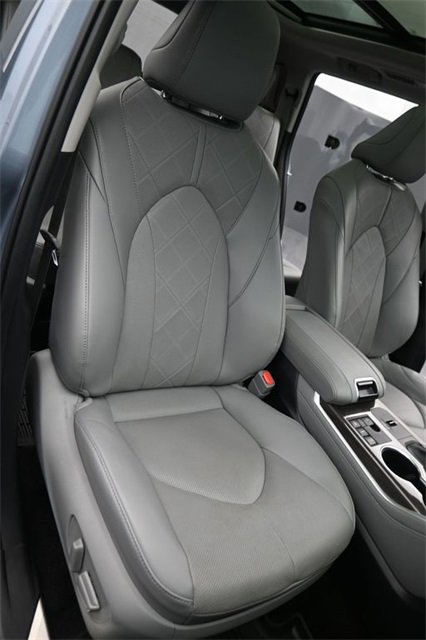 Used 2024 Toyota Highlander Platinum image 18