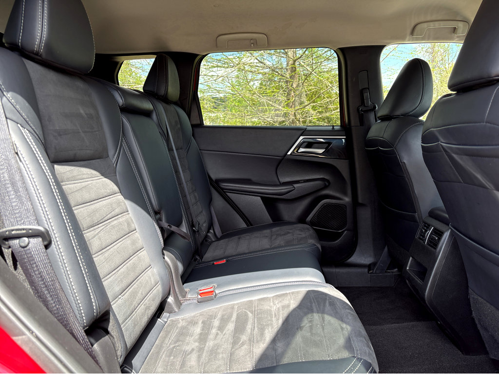 Used 2024 Mitsubishi Outlander SE image 19