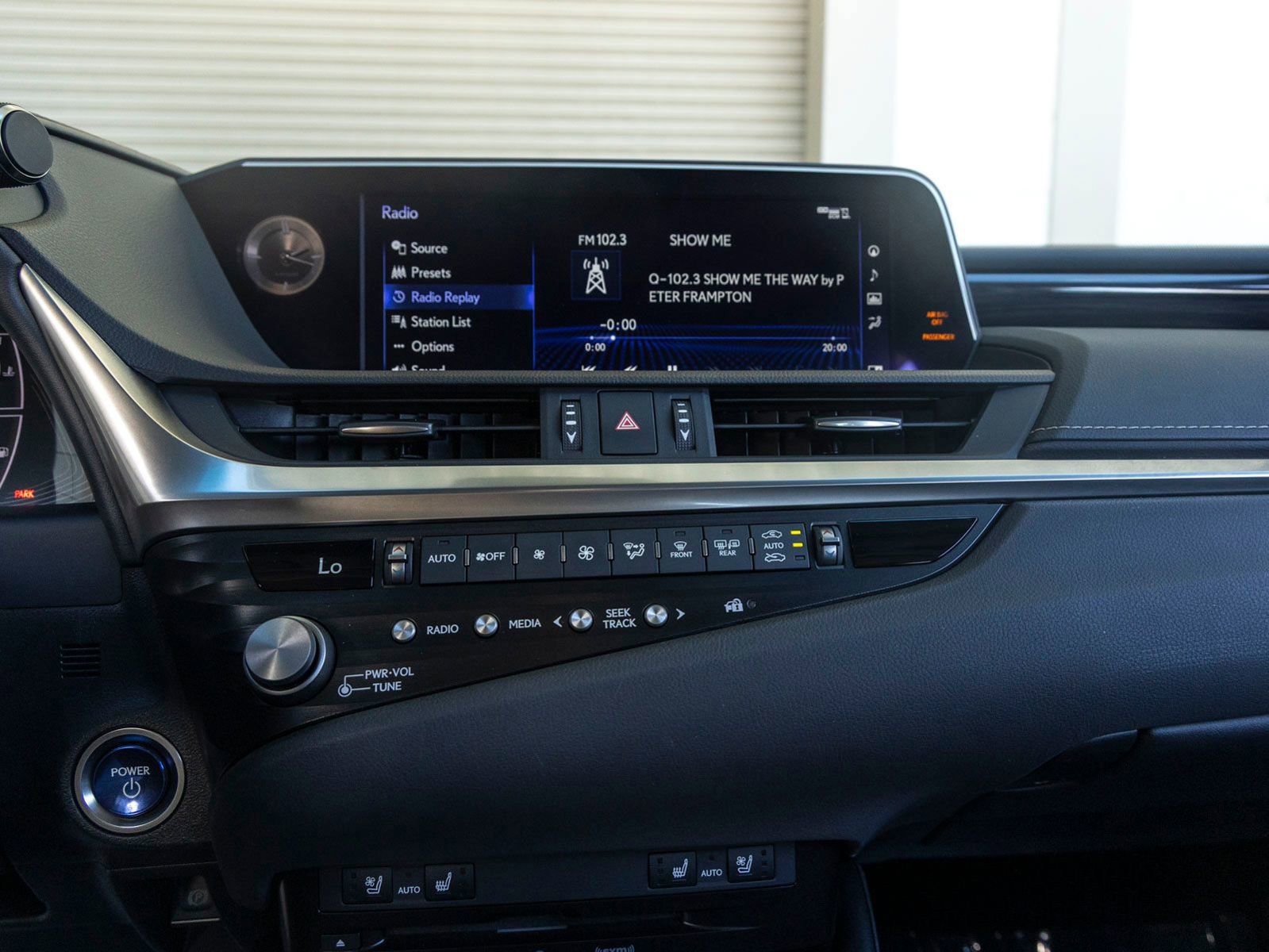 Used 2021 Lexus ES 300h w/ Premium Package image 17