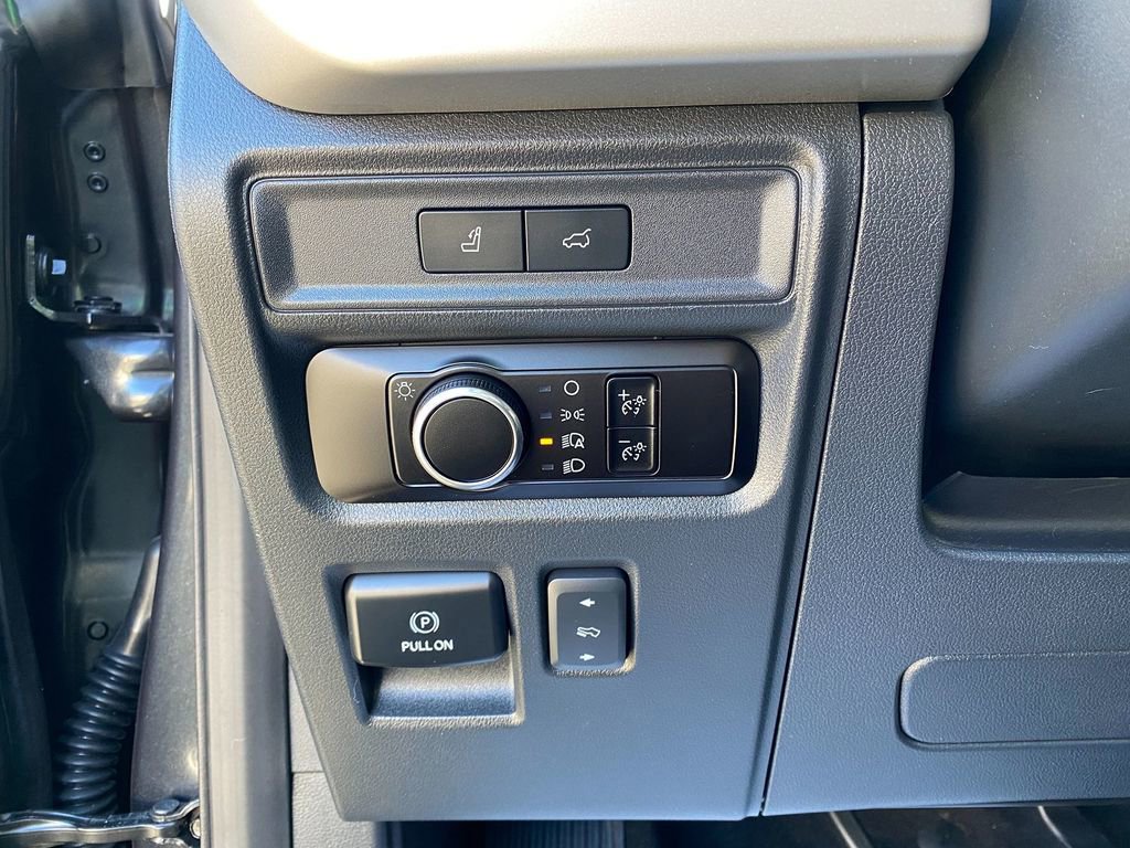 Used 2023 Ford Expedition XLT image 14