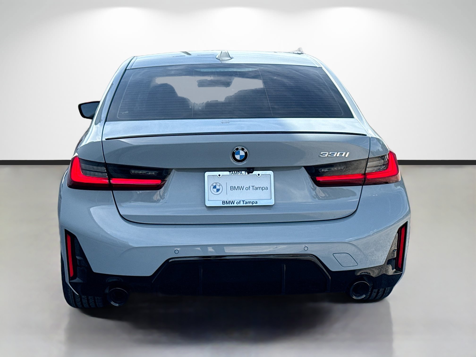 Used 2023 BMW 330i Sedan w/ M Sport Package RWD image 4