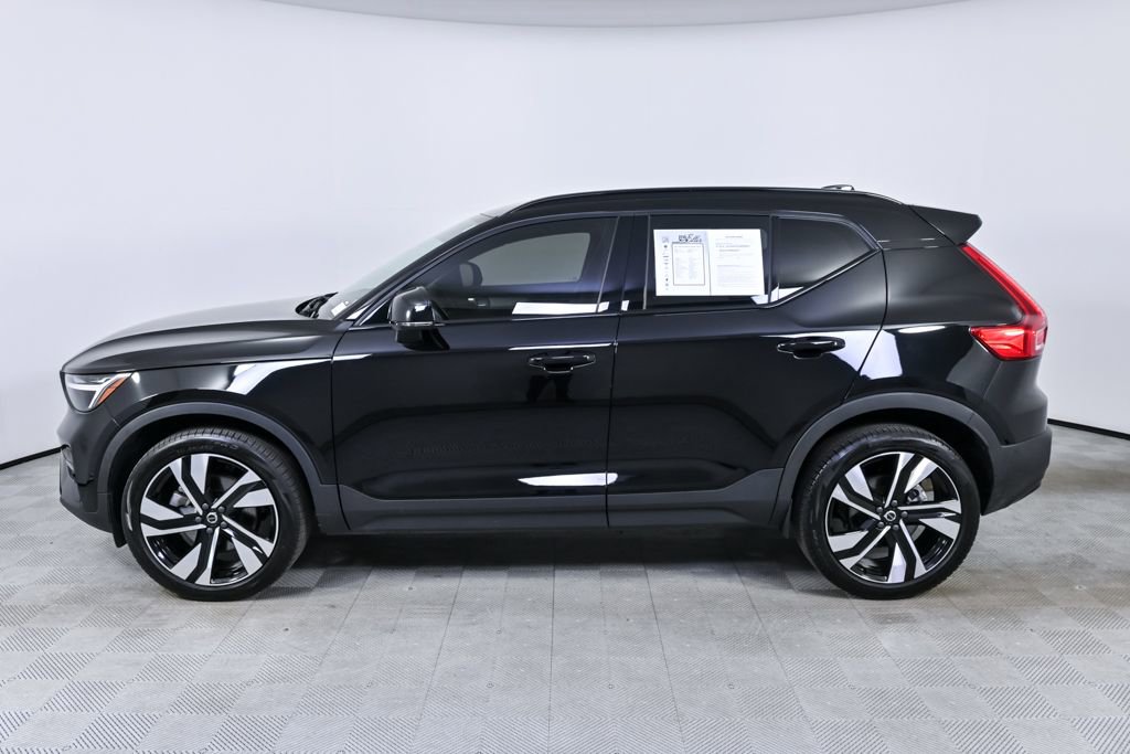 Certified 2023 Volvo XC40 B4 Plus w/ Driver Assist Package image 2
