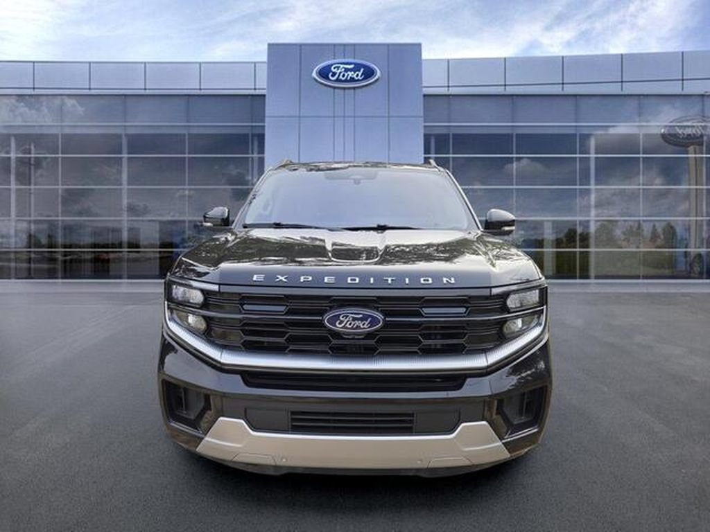 Used 2025 Ford Expedition Platinum AWD/4WD image 3