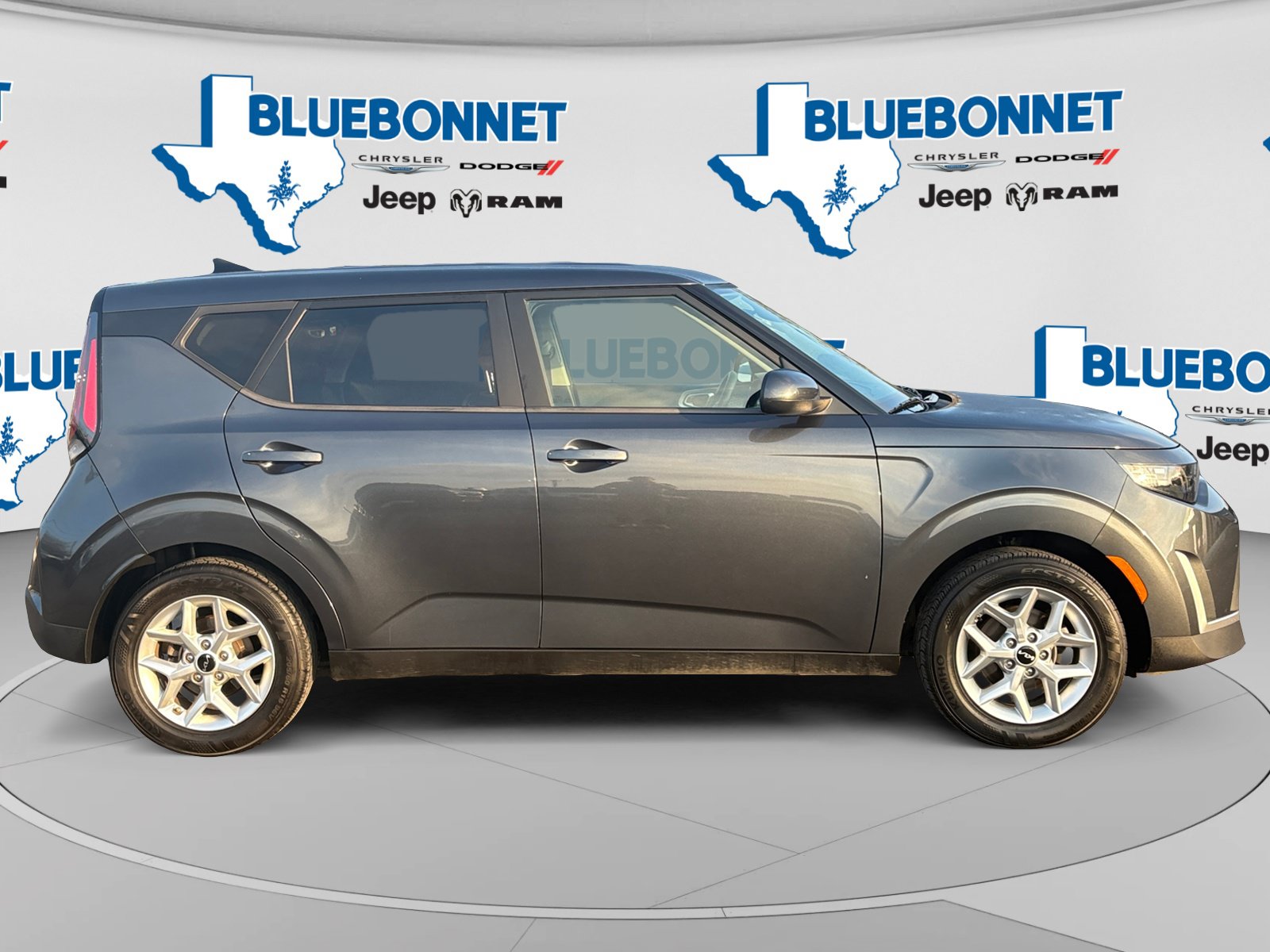 Used 2023 Kia Soul LX w/ LX Technology Package FWD image 4